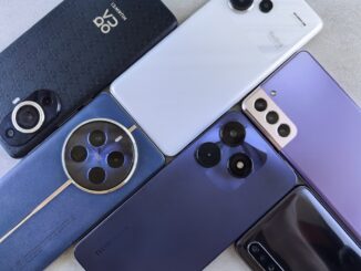 Flere prisvenlige smartphones ligger ved siden af hinanden