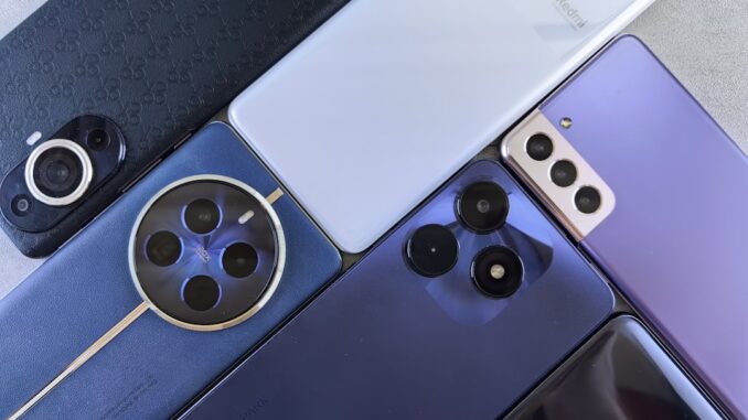 Flere prisvenlige smartphones ligger ved siden af hinanden